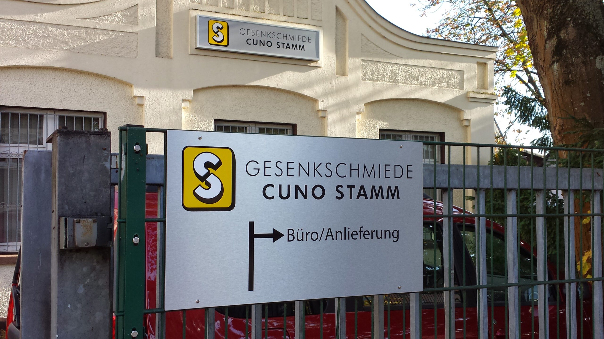 Schilder-Beklebung in Solingen – foliertes Schild von voll-werbung